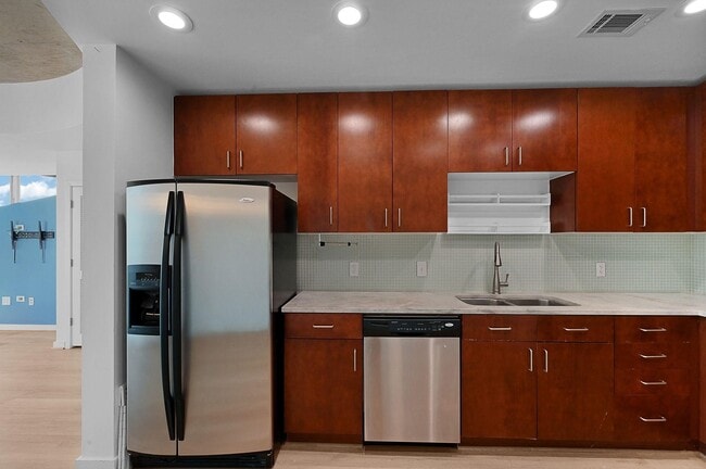 Building Photo - 5925 Almeda Rd Unit 10909