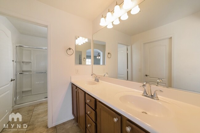 Photo - 2566 E Boston St