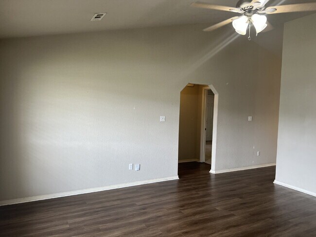 "Charming 3-Bedroom Home with 2 Full Baths in Fort Smith – Perfect Blend of Space and Comfort!"
