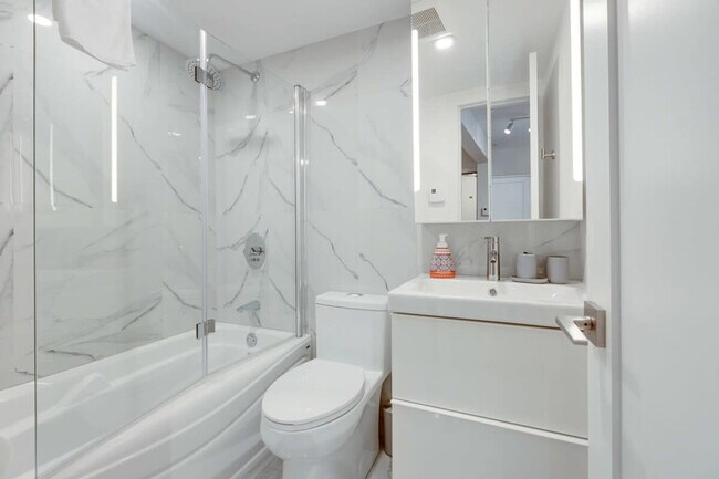 Photo - 1755 R. Saint-Denis Unit FL4-ID1319148P