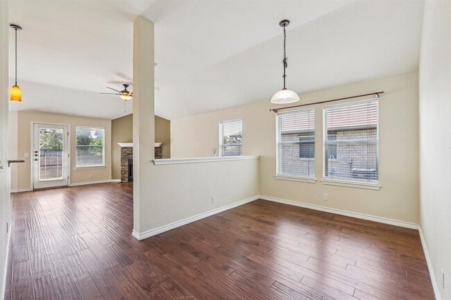 Photo - 602 Los Robles Rd