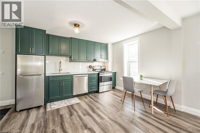 Photo - 132 Ahrens St W Unité 3