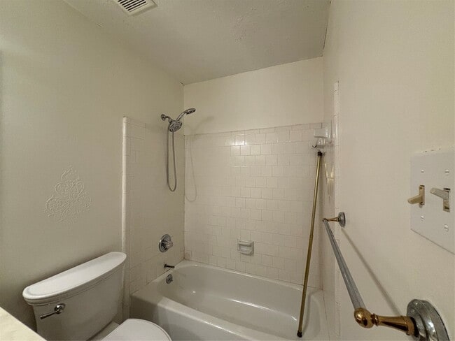 Building Photo - 15662 Pebble Lake Dr