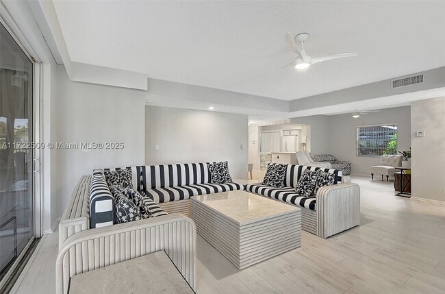 Photo - 7613 Cinebar Dr Unit 32-L
