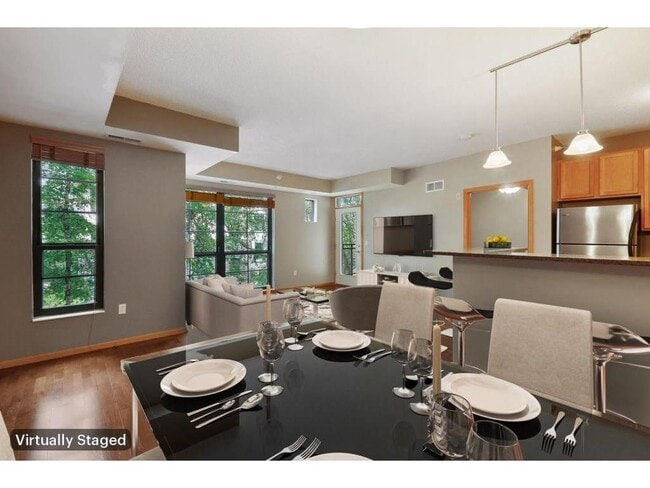 Building Photo - 2565 Franklin Ave Unit 213