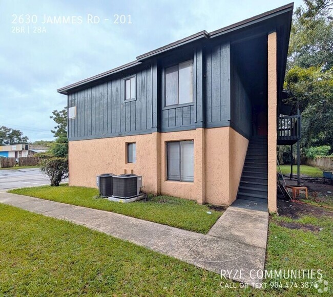 Building Photo - Spacious Downstairs Apartment - Westside Unit 201