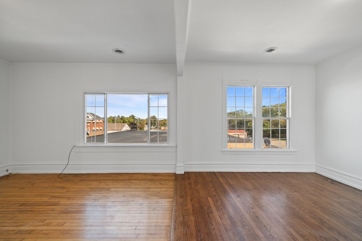 Photo - 106 N Main St