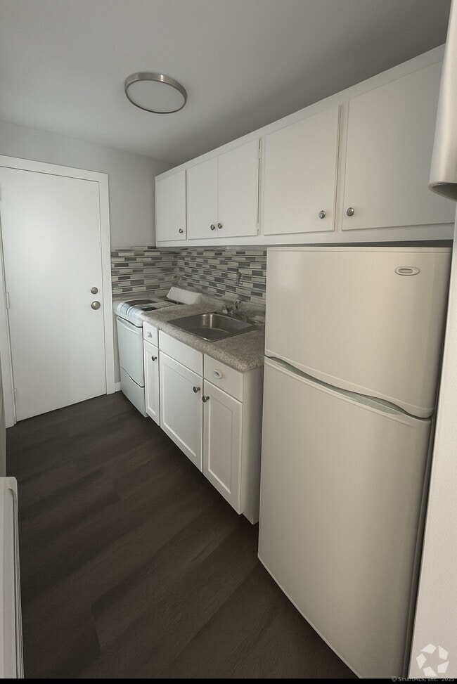 Building Photo - 165 McKinley Ave Unit 8a Rental