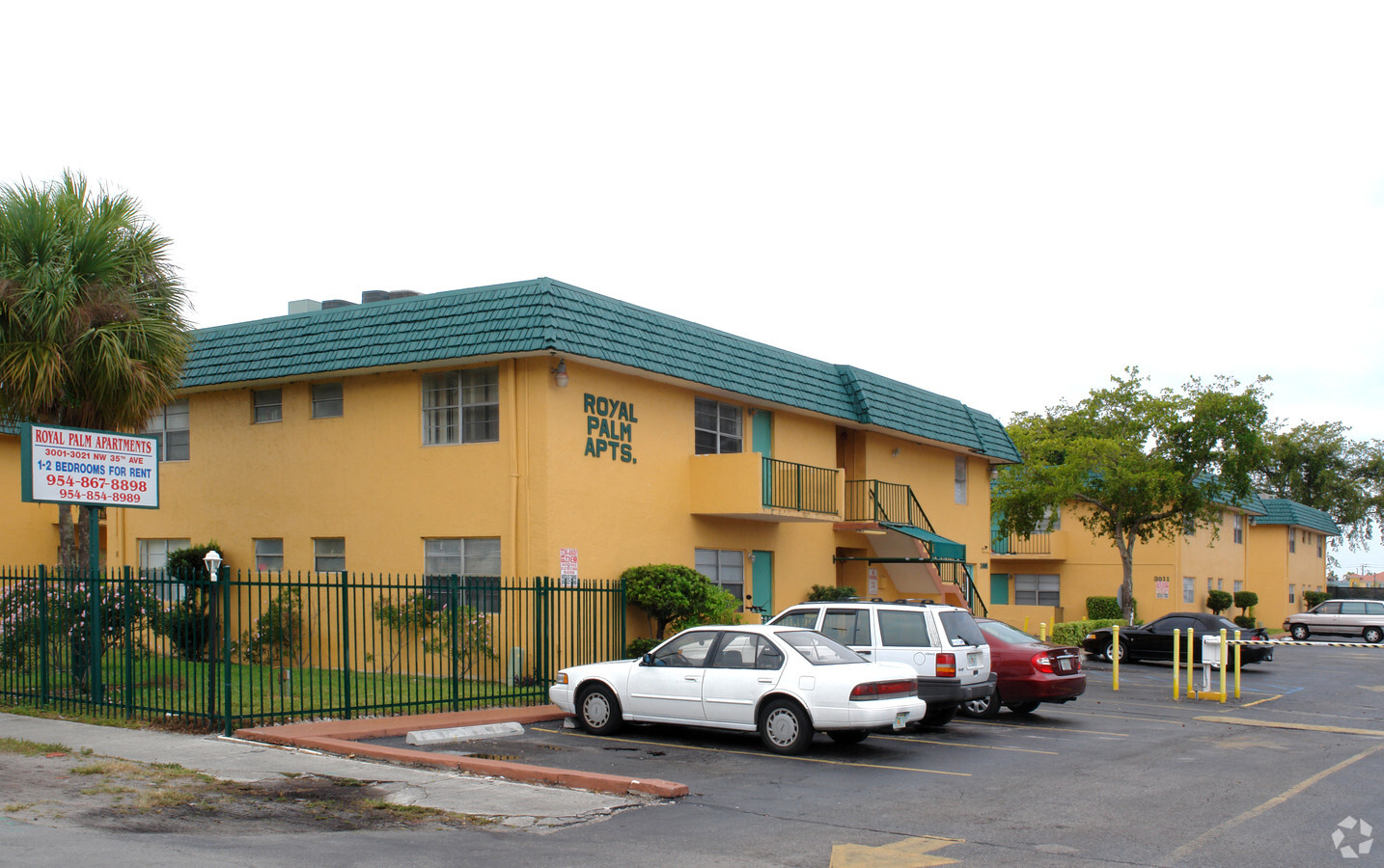 Royal Palm Apartments - Royal Palm Apartments