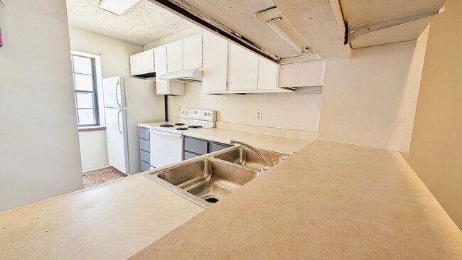 Photo - 503 E Graham Pl