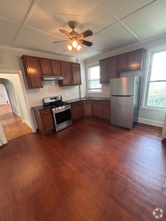 Building Photo - 41 Manning Blvd Unit 2B Rental