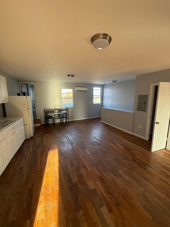 Building Photo - 666-672 S Broad Street Unit Apt 2