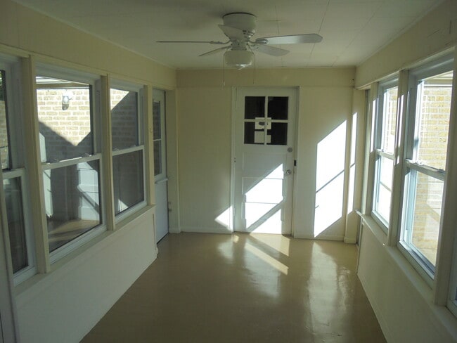 Photo - 408 W Sunset Rd