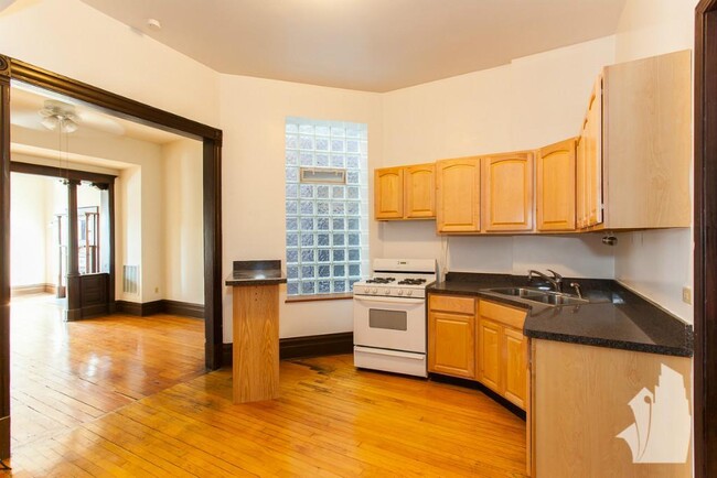 Building Photo - 1813 N Milwaukee Ave Unit 3F Rental