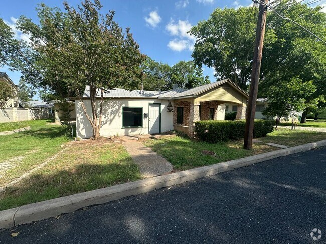 Building Photo - 603 N Orange St Rental