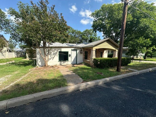 Building Photo - 603 N Orange St Rental