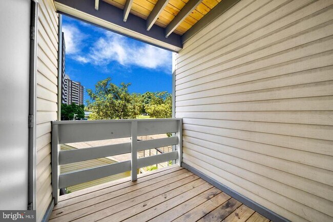 244 S Reynolds St Unit 302