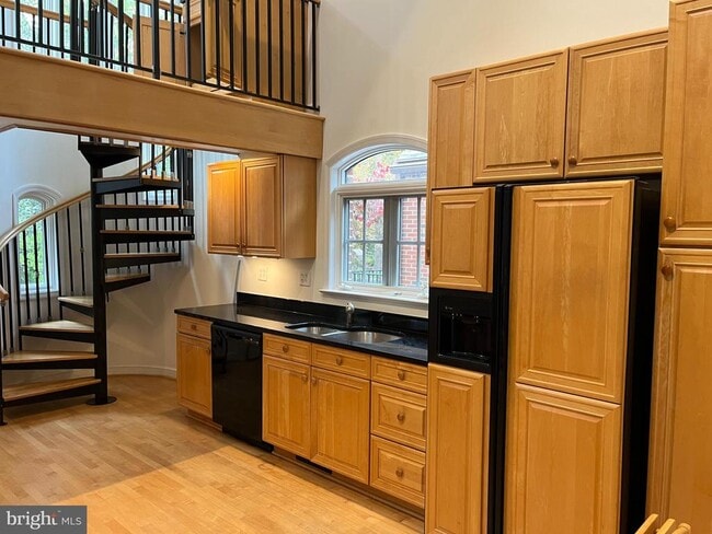 Photo - 8904 Grant St