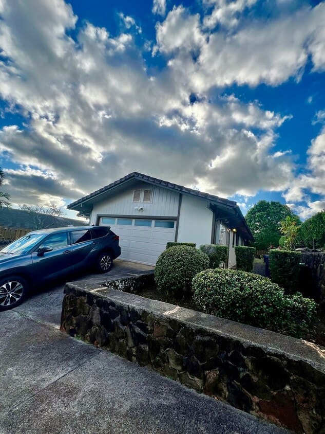 Spacious & Desirable 4/2/2 Single Family H... - Spacious & Desirable 4/2/2 Single Family H...