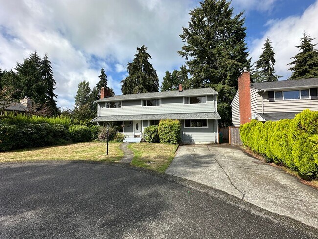 Large Updated House in Shoreline with Moth... - Large Updated House in Shoreline with Moth...