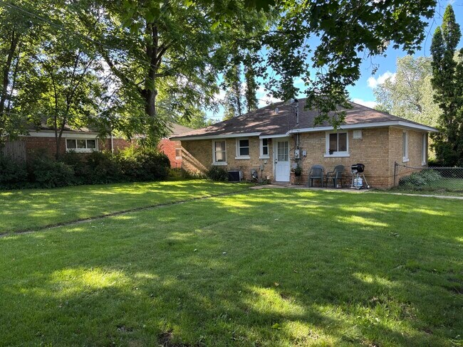 Photo - 649 E Rockland Rd