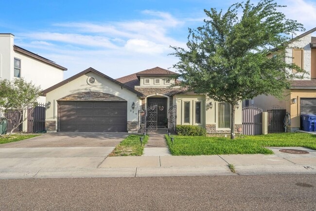 Photo - 317 Altozano Dr House