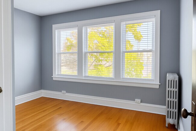 Photo - 3909 N Lamon Ave Unit 2N