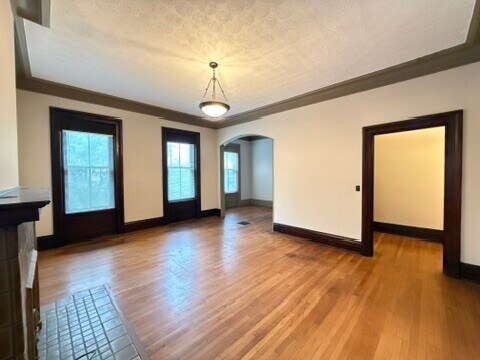 2410 Ashland Ave