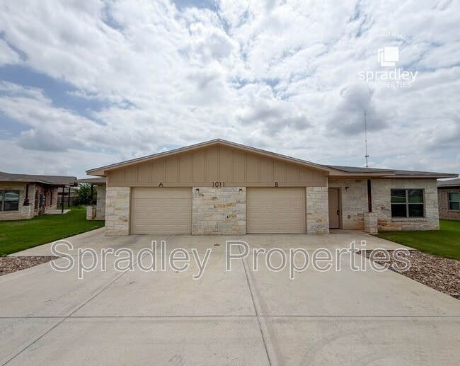 Building Photo - 1011B Laurel Dr