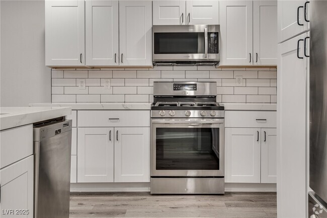 Building Photo - 5231 Dickens Dr Rental