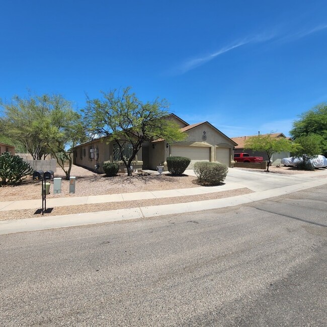 Building Photo - 1382 W Via Rio Blanco Rental