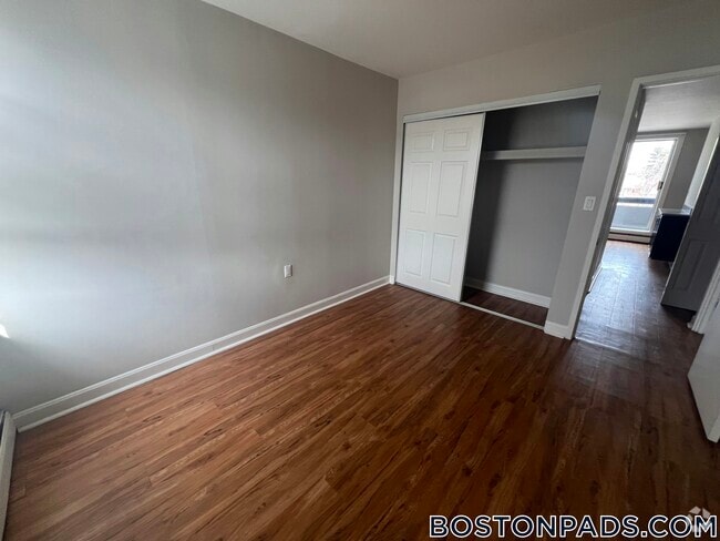 Building Photo - 17 Bronsdon St Rental