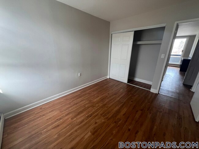 Building Photo - 17 Bronsdon St Rental