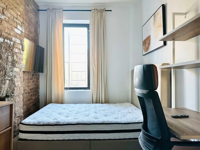 Photo - Furnished room/NOT APARTMENT Unit 2L