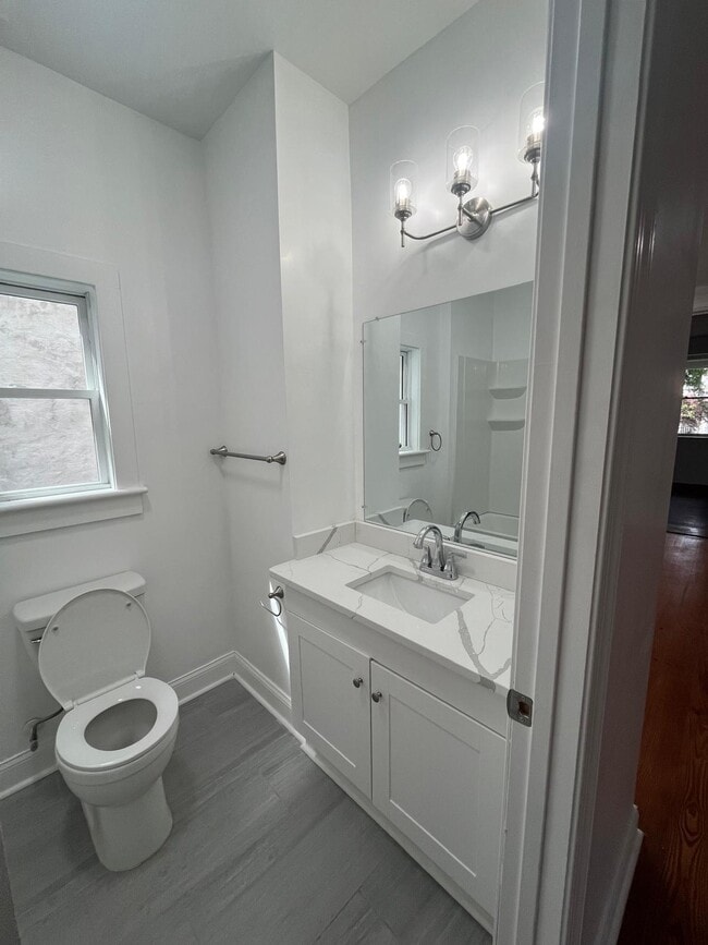 Photo - 511 W Marshall St Unit 101