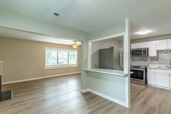 Photo - 6633 Racine Dr