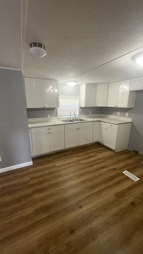 2868 Mineola Dr