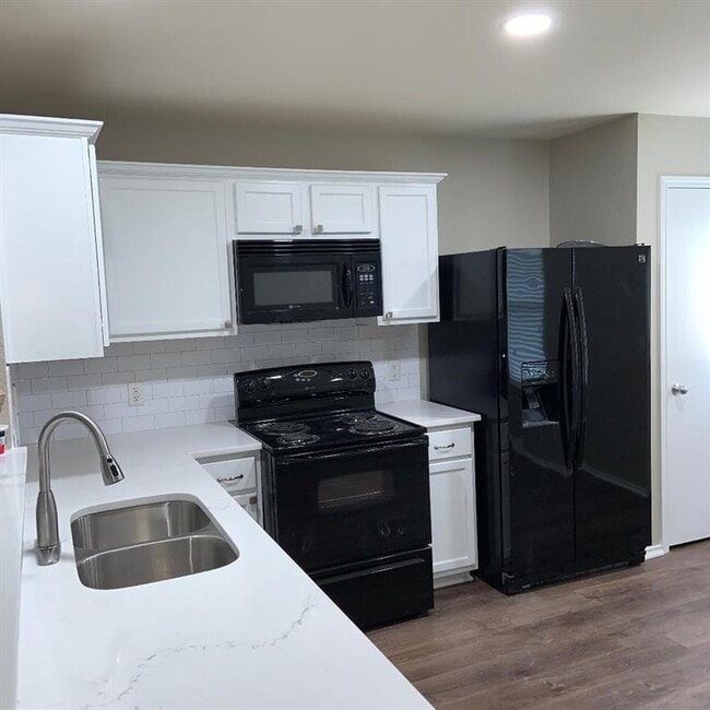 Photo - 334 Precipice Way