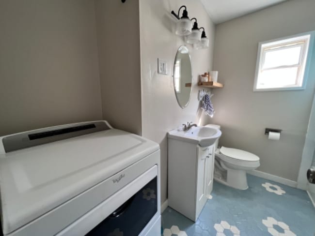 Photo - 319 W Kenedy Ave