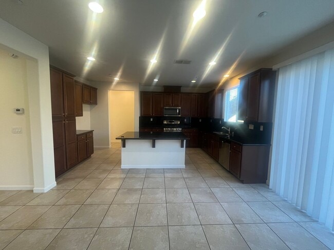 Photo - 4 Bedroom 2, Bath, 2900 sqft. w/t Separate 1 Bedroom 1 Bath Guest Quarters for Lease.