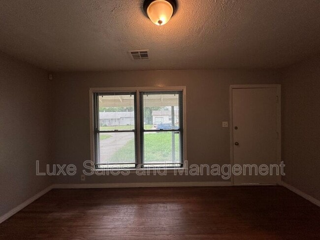 Photo - 3409 Willow Creek Dr