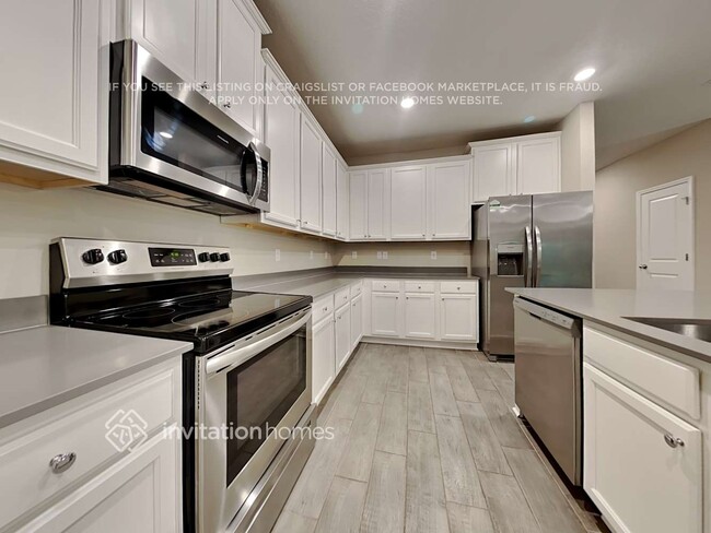 2469 Laylas Wy