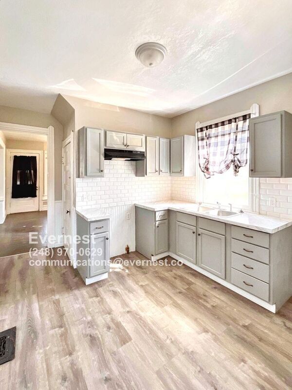 Photo - 121 Machen St