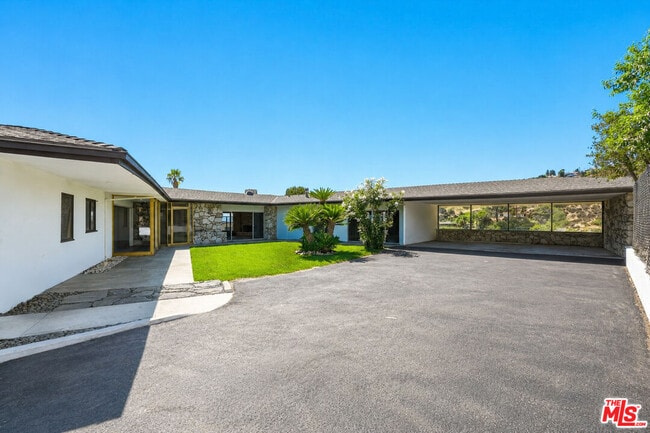 Photo - 1682 Larco Way
