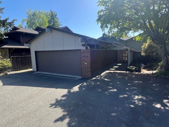 Photo - 16736 Shore Dr NE