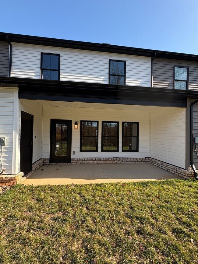 Photo - Beautiful new townhouse with garage! First...