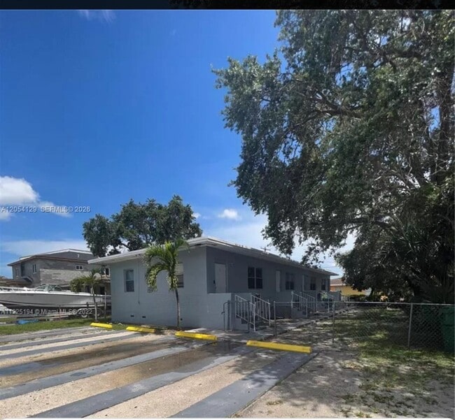 Building Photo - 2560 Wilmington St Unit 2
