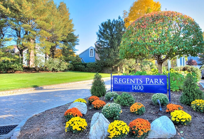 Building Photo - 135 Regents Pk Unit 135