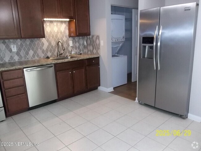 Building Photo - 2300 Twelve Oaks Dr Unit E7 Rental