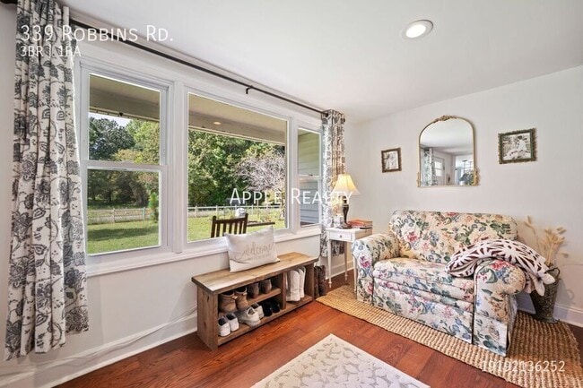 Photo - 339 Robbins Rd